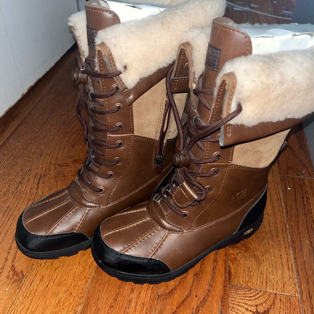 Ugg unisex kids boots size 3 never worn